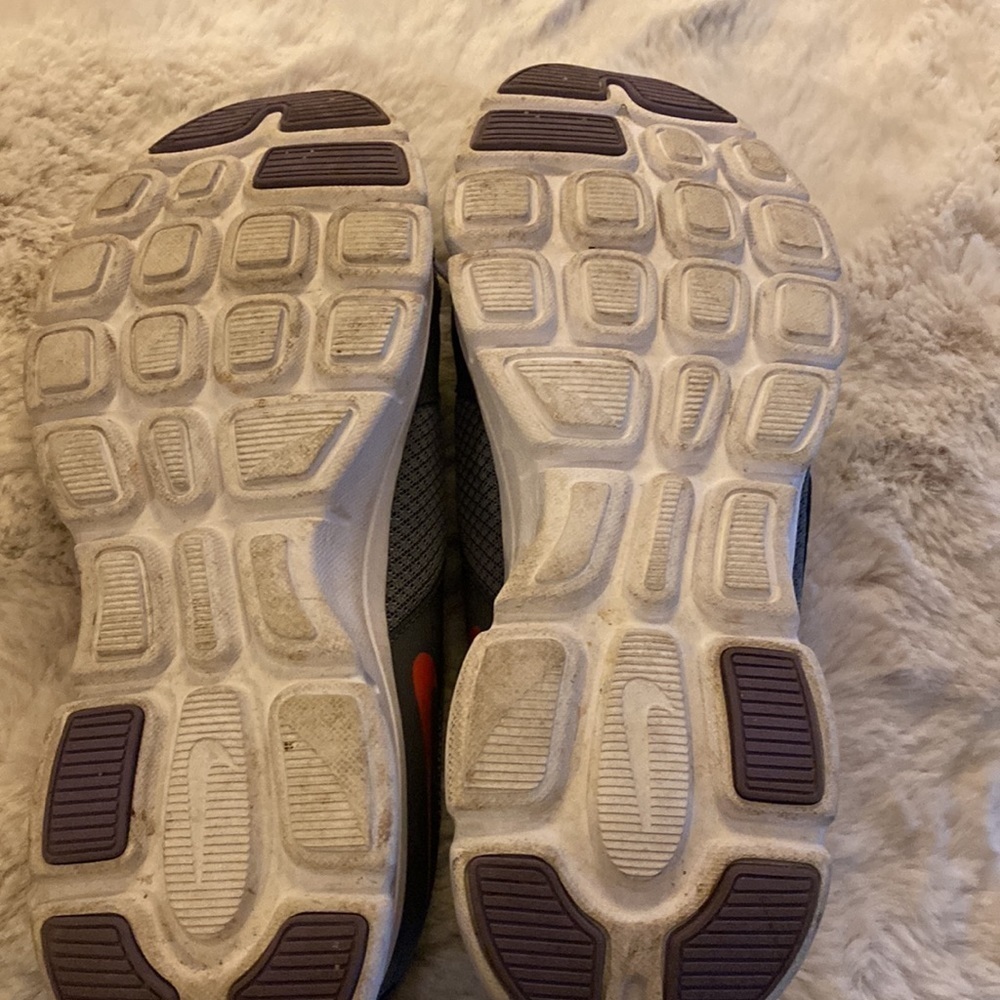 Nike womens running shoe - Picture 4 of 7